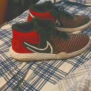 Kevin durant trey 5 Vlll red and black